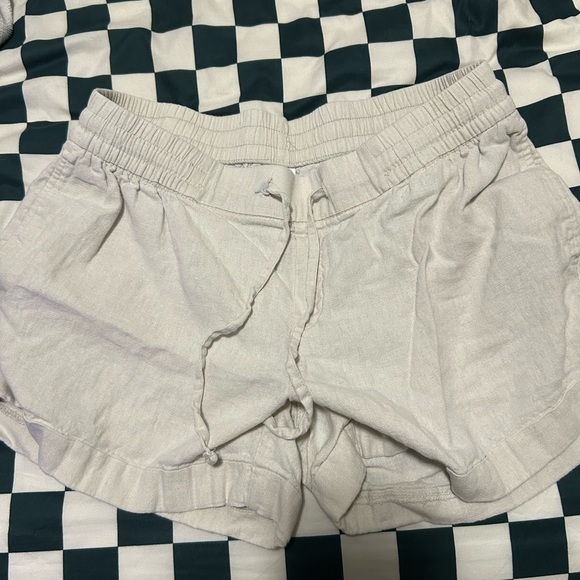 Old navy khaki shorts - Picture 1 of 2